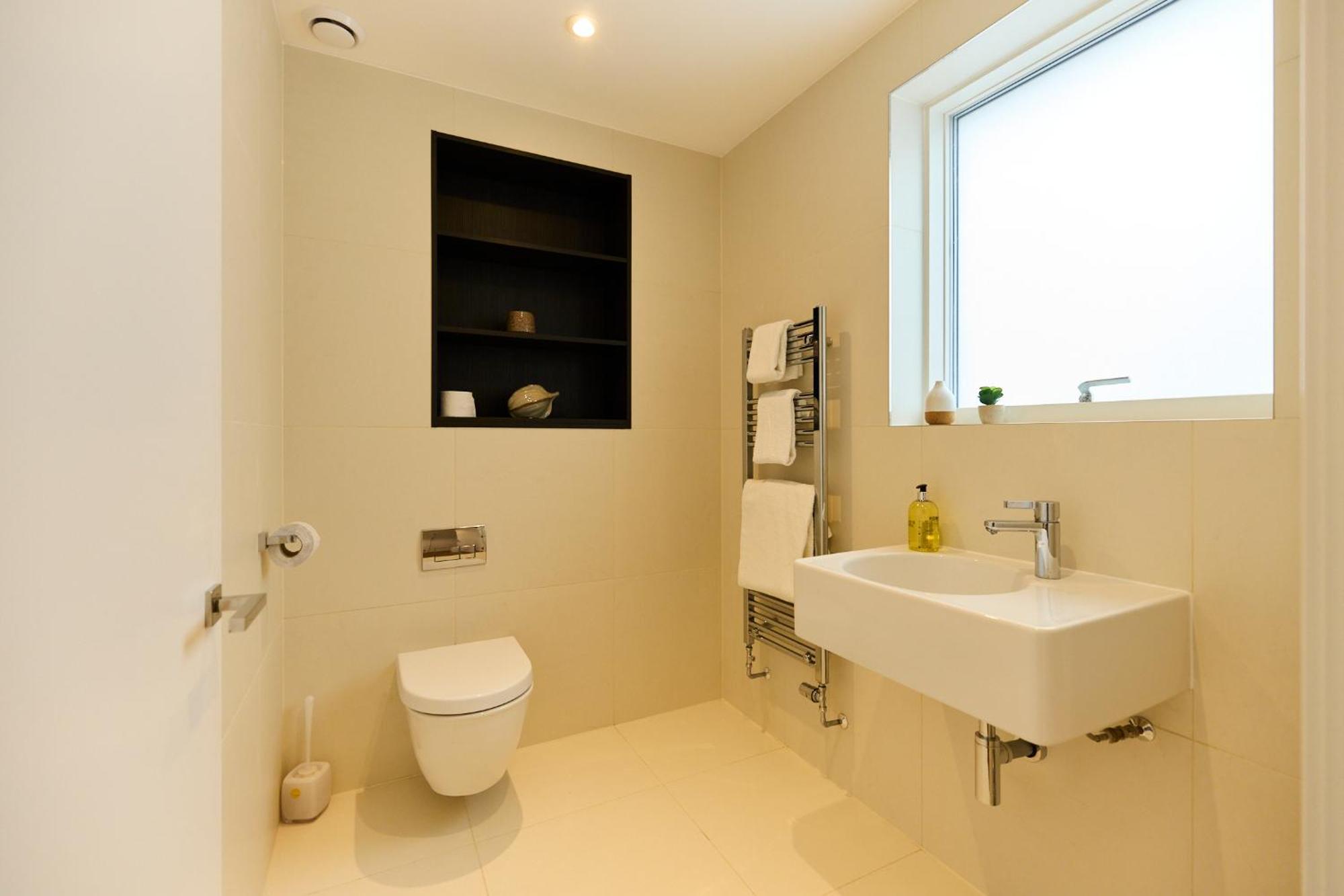 The Heathside Haven - Modern 3bdr With Garden Appartement *